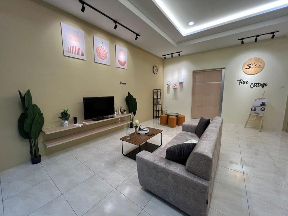 The Five Cottage@ Botani Ipoh [10pax] Vacation rental in Ipoh