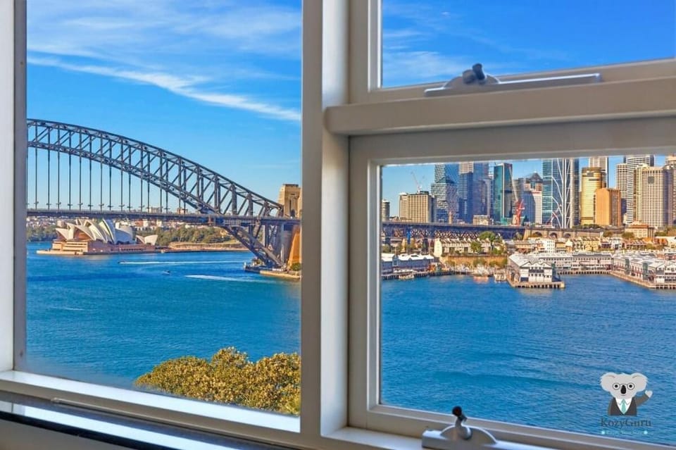 KozyGuru | McMahons Point | Amazing Water View Vacation rental in Sydney