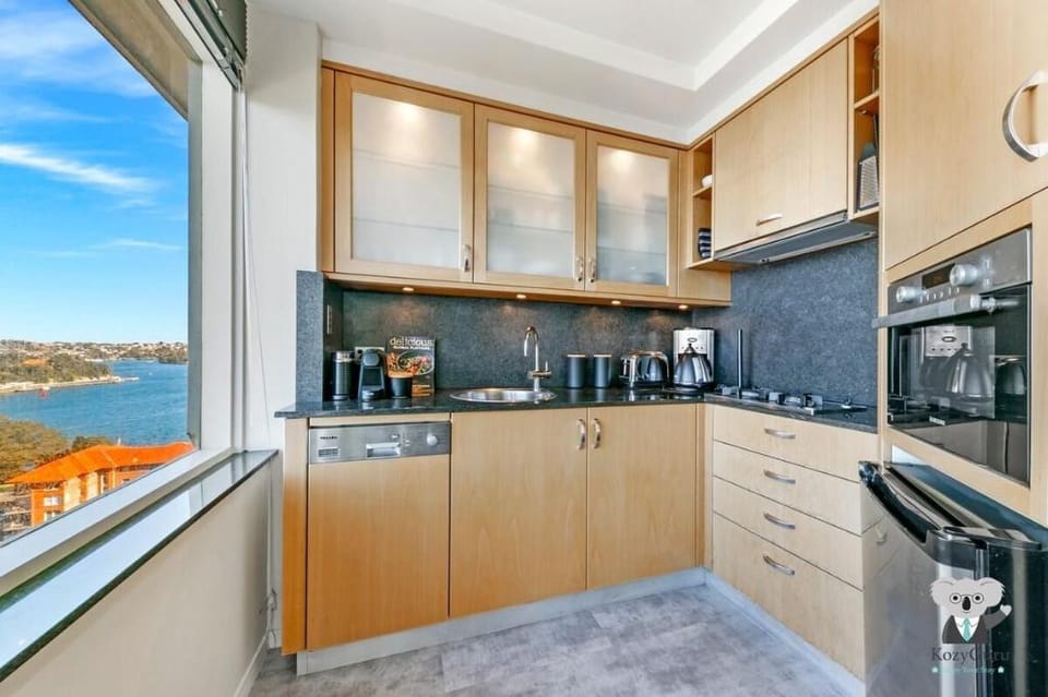 KozyGuru | McMahons Point | Amazing Water View Vacation rental in Sydney