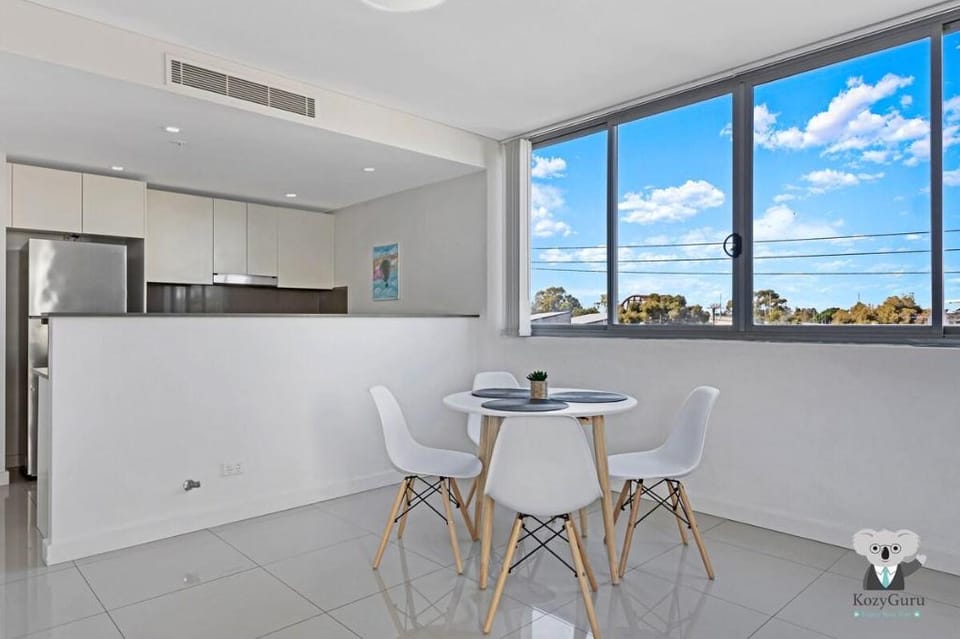 KozyGuru | Parramatta | Clean  APT | Free Wi-Fi Vacation rental in Parramatta