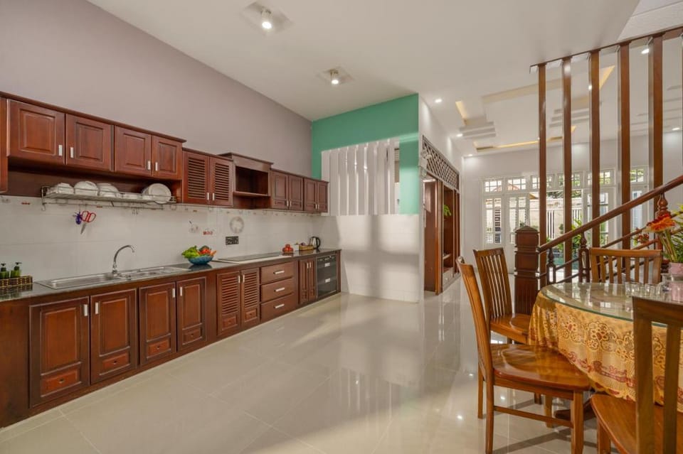 Cam On Hideaway Villa,Han River Bridge,free pickup Villa in Da Nang