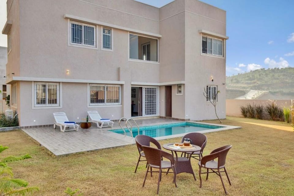 Elivaas Shourya : Luxury 3BHK Villa with Pvt Pool Vacation rental in Udaipur