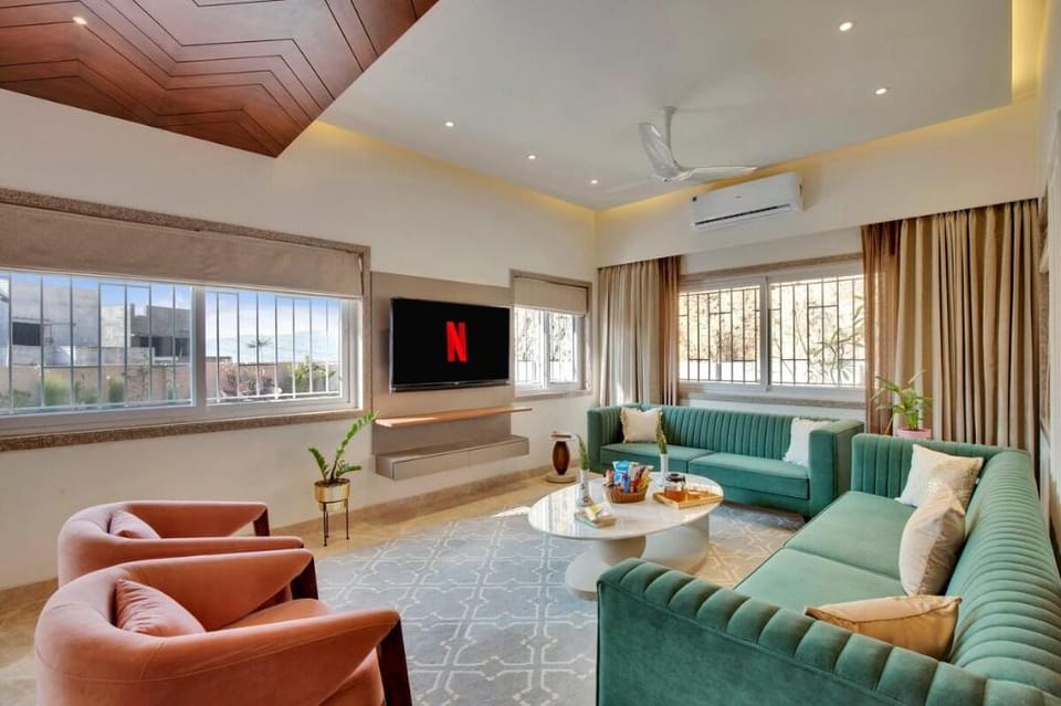 Elivaas Shourya : Luxury 3BHK Villa with Pvt Pool Vacation rental in Udaipur