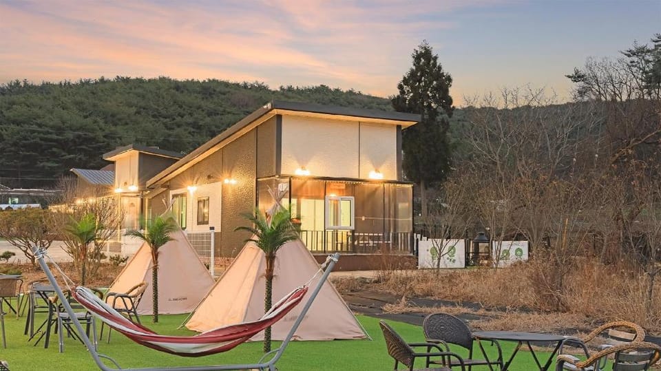 Anmyeondo Town 1967 Dog Pool Villa Bed and Breakfast in South Korea