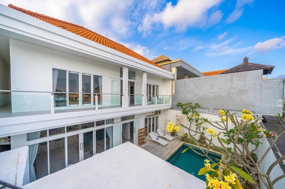 Bright Modern 3BR Villa in Canggu Villa in North Kuta