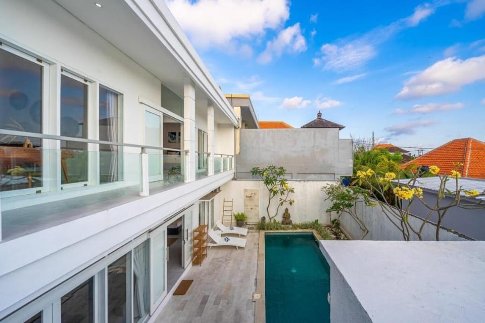 Bright Modern 3BR Villa in Canggu Villa in North Kuta