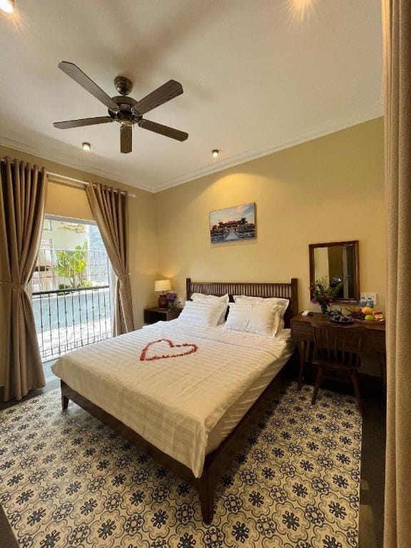 Private villa with pool/2 minutes to night market Villa in Hoi An