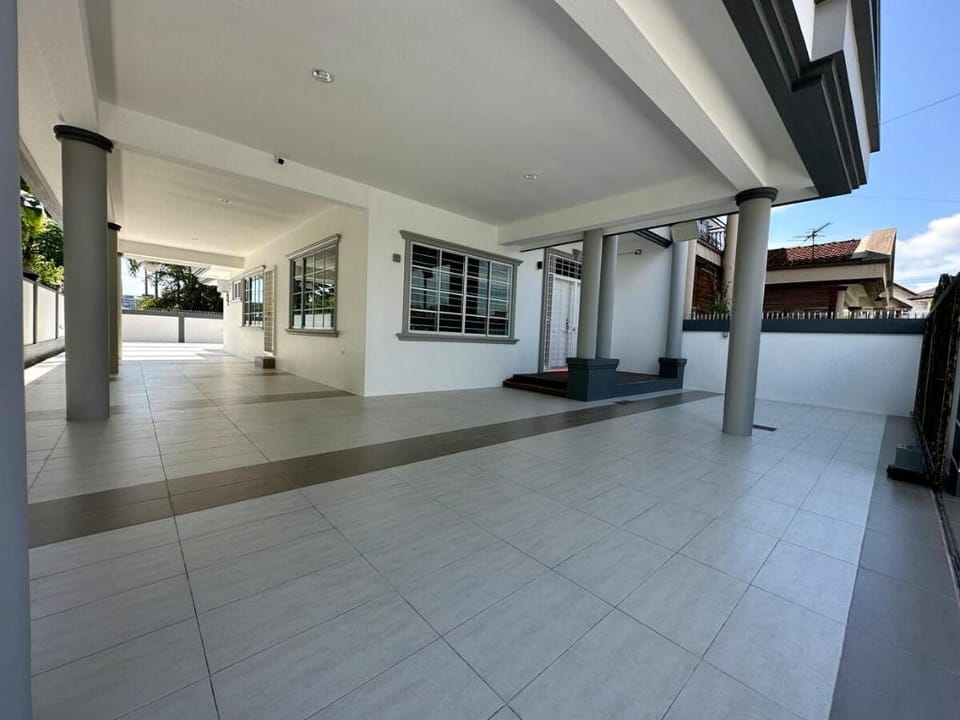 Jk>Stampin>Semi-D>12pax>4BedR>3BathR>4Carparks Vacation rental in Kuching