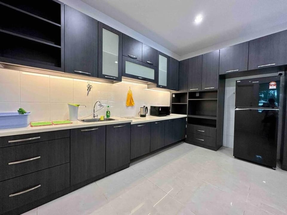 Jk>Stampin>Semi-D>12pax>4BedR>3BathR>4Carparks Vacation rental in Kuching
