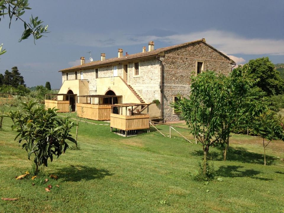 Apartment with one bedroom, kitchen, bathroom. Garden and shared pool Vacation rental in Tuscany