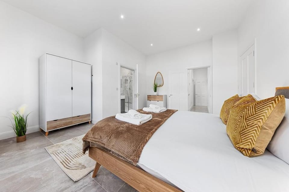 SERCASA ~ Outhouse ~ North Finchley Apartment in London