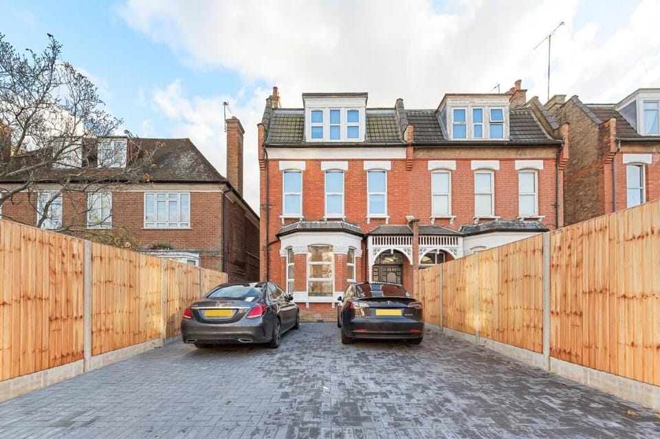 SERCASA ~ Woodside Park ~ North Finchley Apartment in London