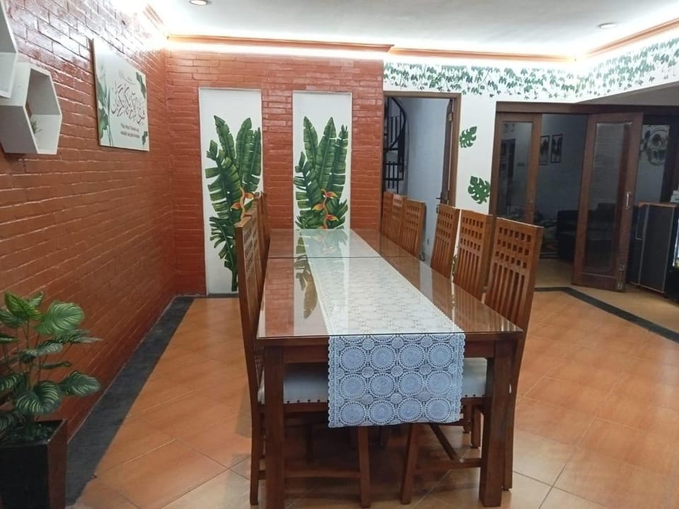 Villa Jogja Syariah Penginapan Keluarga di  Jogja Villa in Yogyakarta
