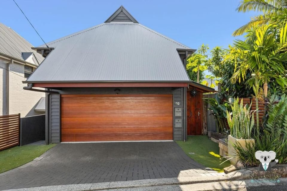 KozyGuru | Spring Hill | 2 Bed 2.5 Bath Vacation rental in Brisbane