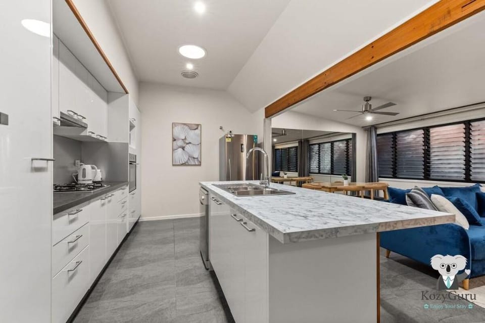 KozyGuru | Spring Hill | 2 Bed 2.5 Bath Vacation rental in Brisbane
