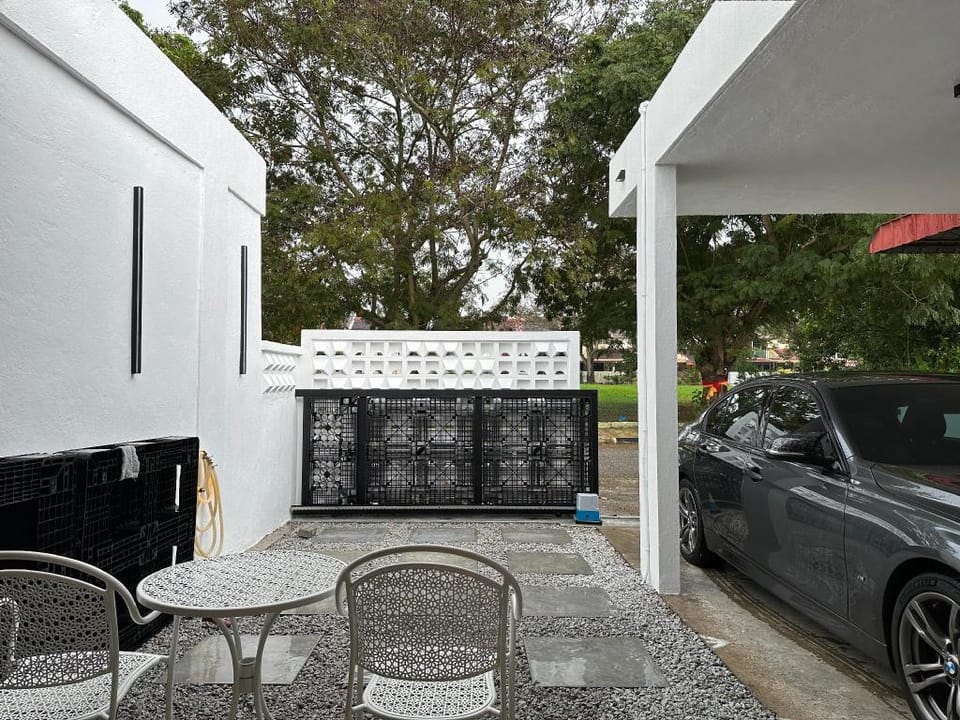 Cozy 2-Bedroom Landed House Near Icon City, BM Vacation rental in Penang