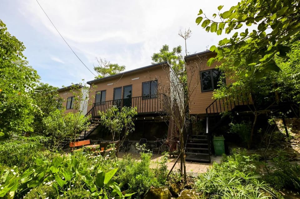 Da Tham Bungalows Vacation rental in Laos