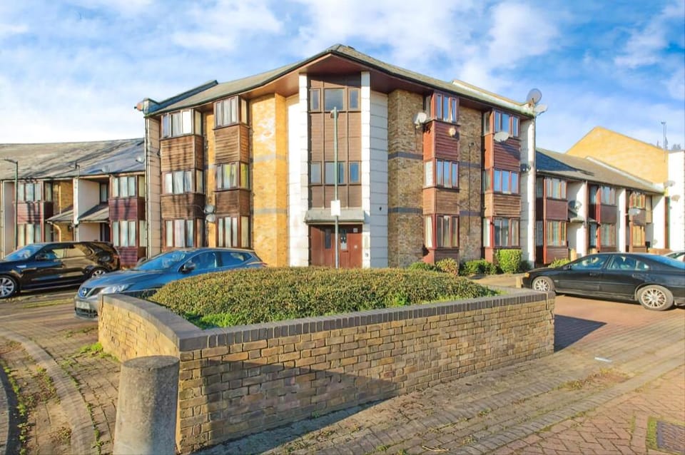 Manor Apartment Thamesmead london Apartment in London
