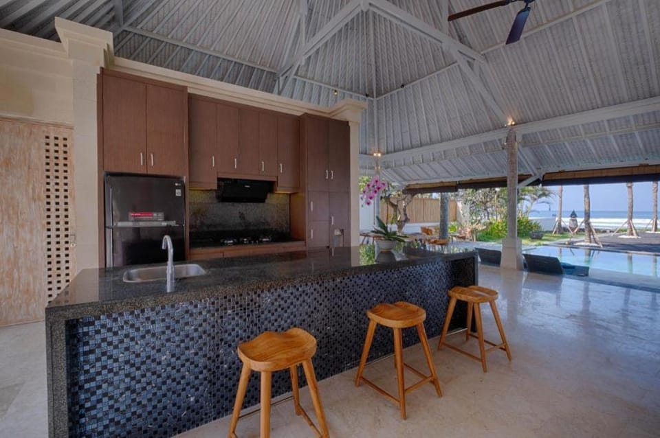Comfy 5BDR Beachfront Private Villa in Saba Beach Villa in Blahbatuh