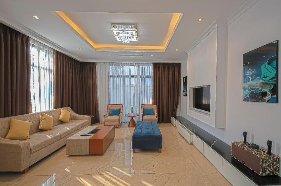BT6 02 Villa in Laos