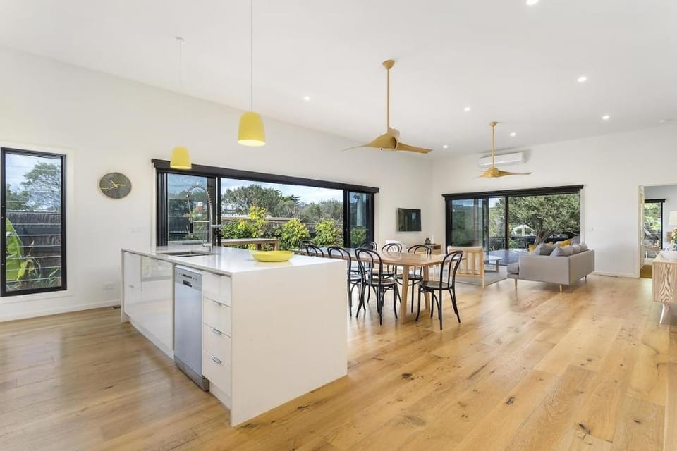Yaringa - stunning, stylish beach living Vacation rental in Fingal