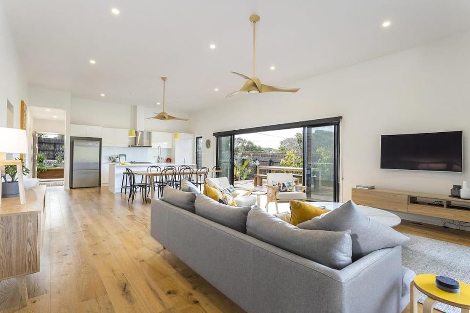Yaringa - stunning, stylish beach living Vacation rental in Fingal