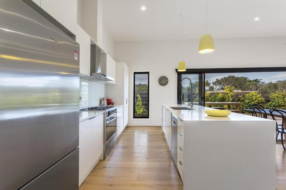 Yaringa - stunning, stylish beach living Vacation rental in Fingal