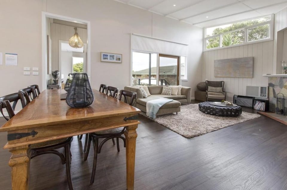 Madeleine Street - renovated with heated spa Vacation rental in Melbourne