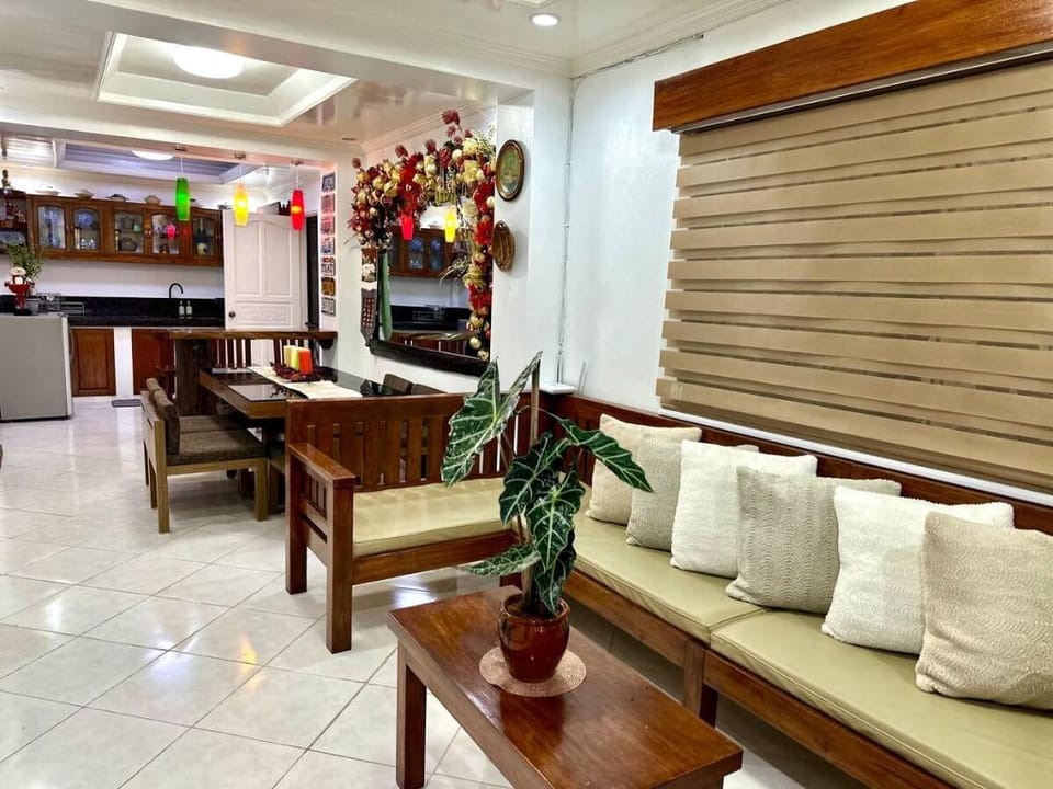 Clean & Comfortable with Free Wifi and Parking Vacation rental in Baguio