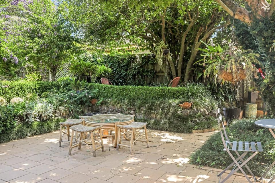 Eastwood 5B Home with European Garden  Villa in Sydney