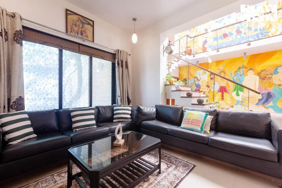 Eden's Estate by StayVista - Featuring cozy rooms with a private pool, and modern interiors for a de Villa in Maharashtra