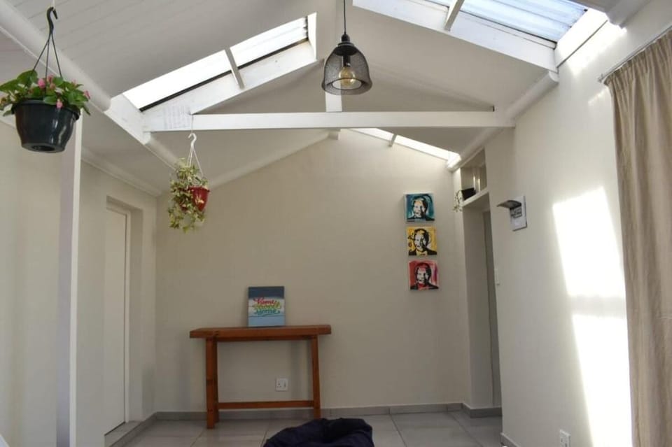 Lovely 1 beedrom flat with patio Apartment in Cape Town