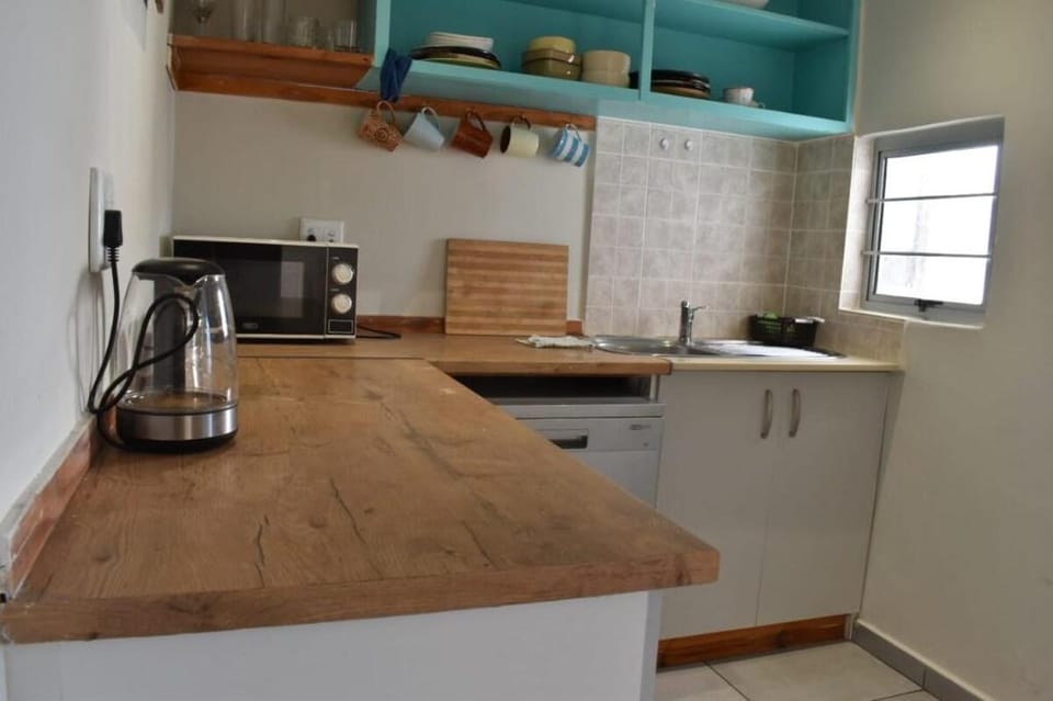 Lovely 1 beedrom flat with patio Apartment in Cape Town