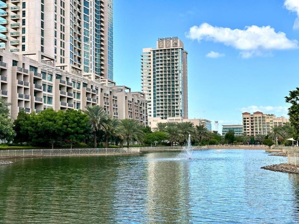 Lux BnB Travo Tower I Private Garden I Lake View Apartment in Dubai