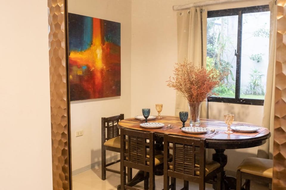 A Delightful 2 Bedroom Home with Wi-Fi and Netflix Vacation rental in Calabarzon