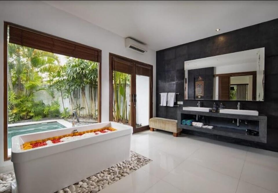 Intimate 1BR Private Pool Villa near Canggu Beach Villa in North Kuta
