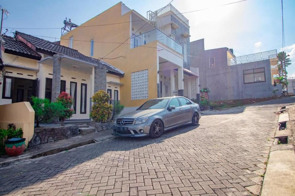 Villa D&D by Sans Villa Vacation rental in Batu