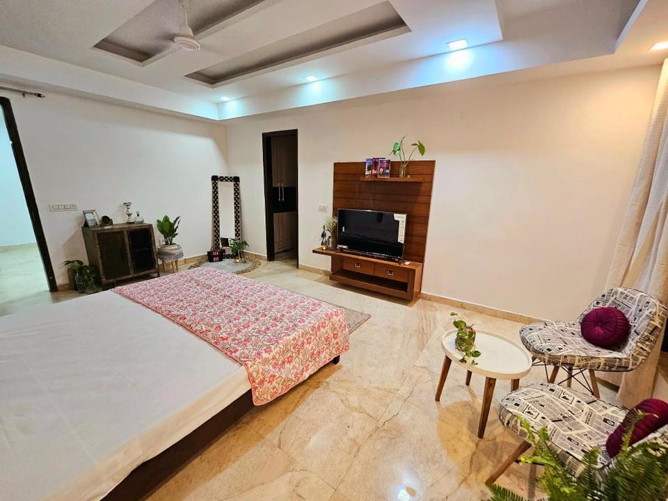 Alluring Comfortable Stay Apartment in New Delhi