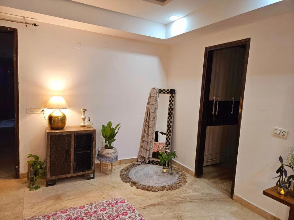 Alluring Comfortable Stay Apartment in New Delhi