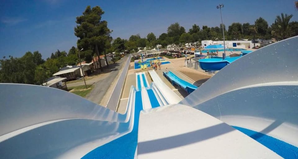 Mobile home De Luxe 3 chambres, 6 personnes Vacation rental in Saint-Cyprien