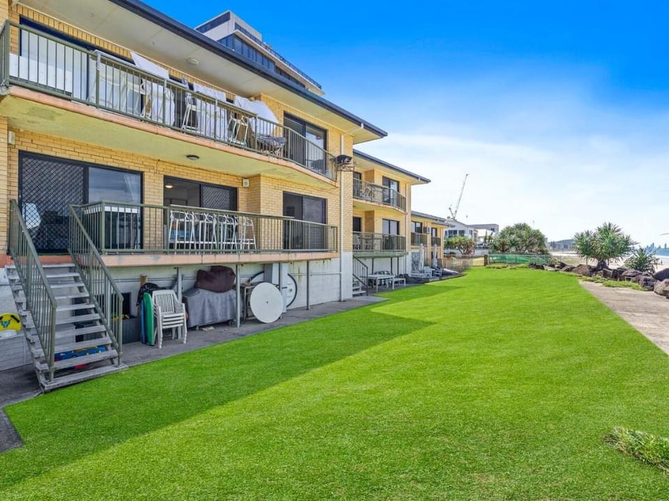 Palm Beach - Beachfront 3 Bedroom! Apartment in Palm Beach