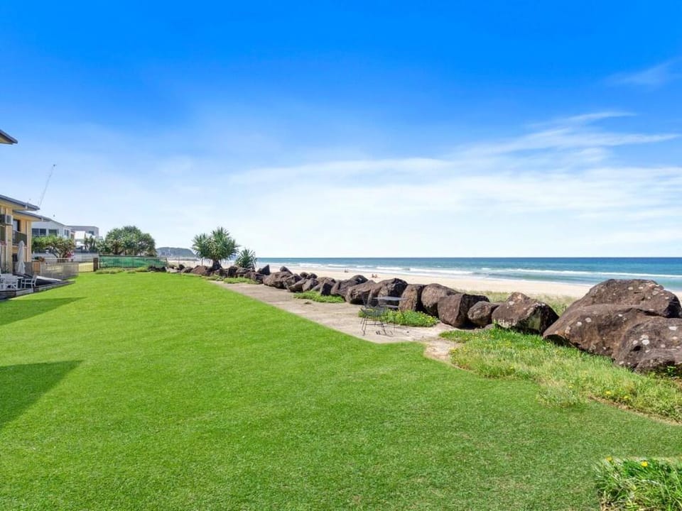 Palm Beach - Beachfront 3 Bedroom! Apartment in Palm Beach