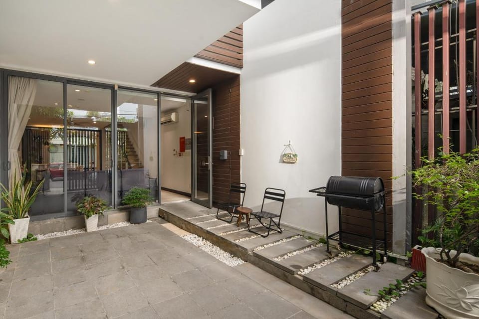 T P Deluxe Villa- 7 mins walk to My Khe Beach Villa in Da Nang