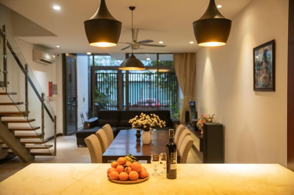 T P Deluxe Villa- 7 mins walk to My Khe Beach Villa in Da Nang