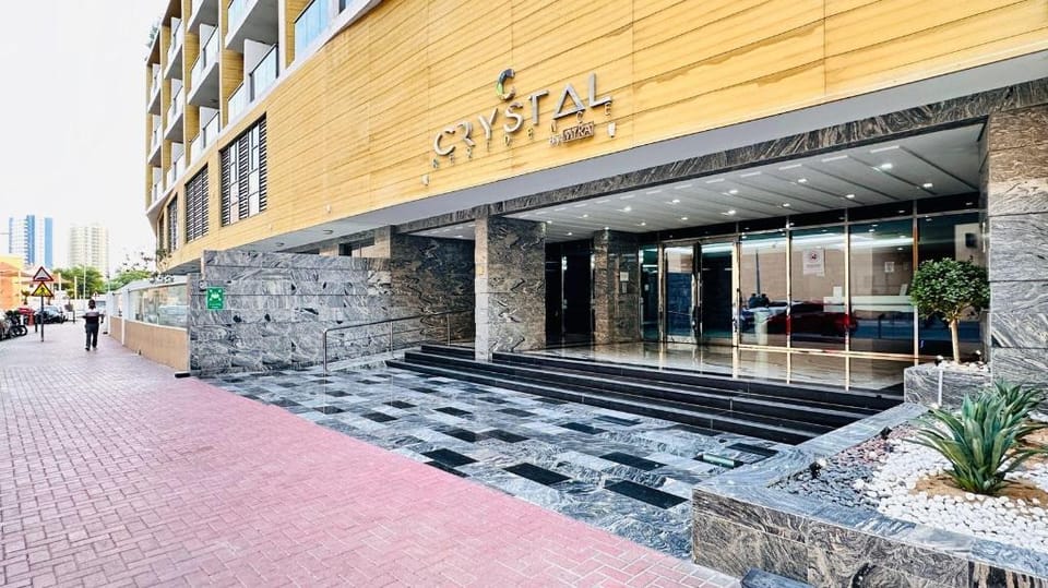 1 bed with Living & Dinning & Pool  |Next to Mall  Apartment in Dubai