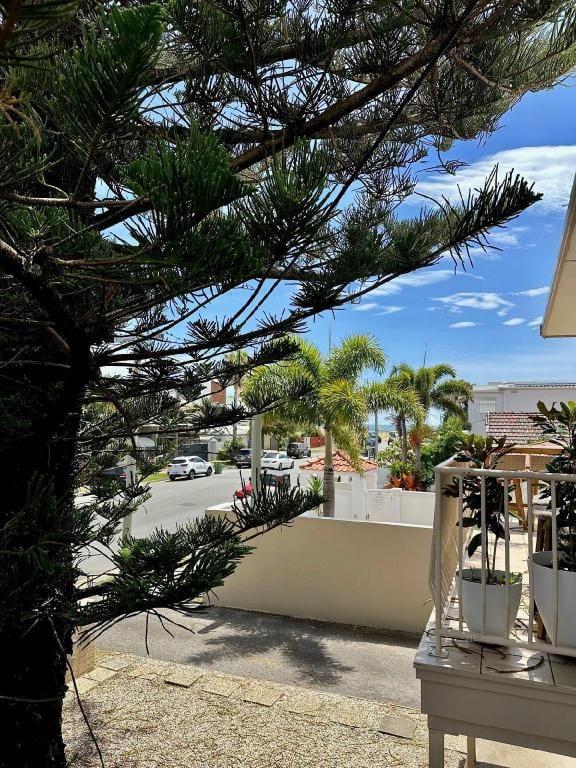 Alfred 2B St Apt, Walk to Beach Apartment in Mermaid Beach