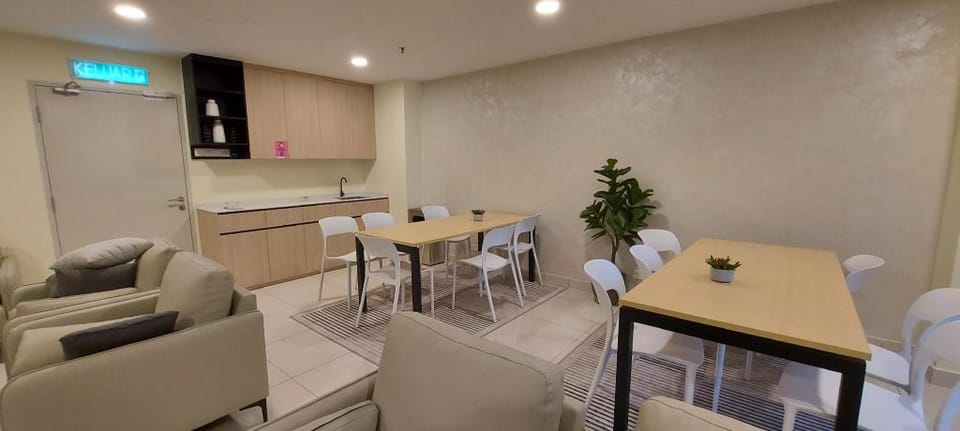 KLIA Horizon Suites 1 Smart TV Open Parking Apartment in Selangor, Malaysia
