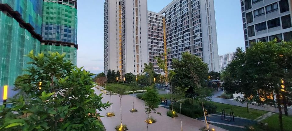 KLIA Horizon Suites 1 Smart TV Open Parking Apartment in Selangor, Malaysia