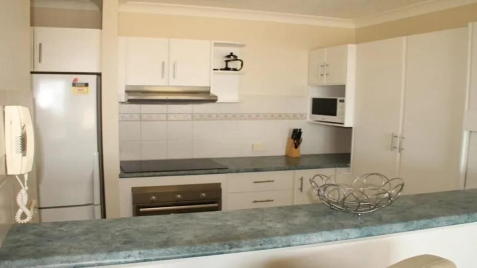 Beachside Bliss: 2B2B Burleigh Apt! Vacation rental in Burleigh Heads