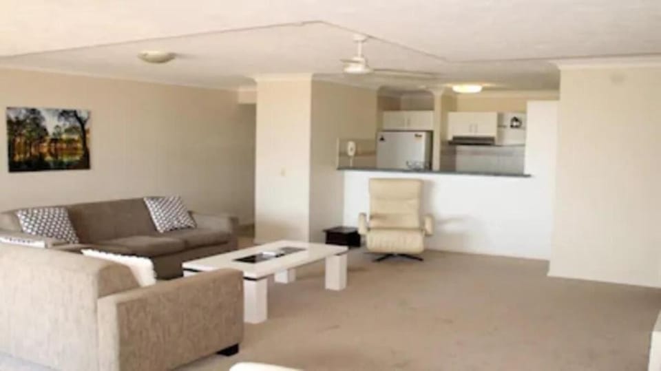 Beachside Bliss: 2B2B Burleigh Apt! Vacation rental in Burleigh Heads